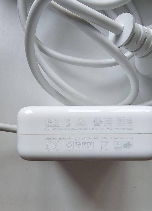Блок питания Apple 61W USB-C Power Adapter