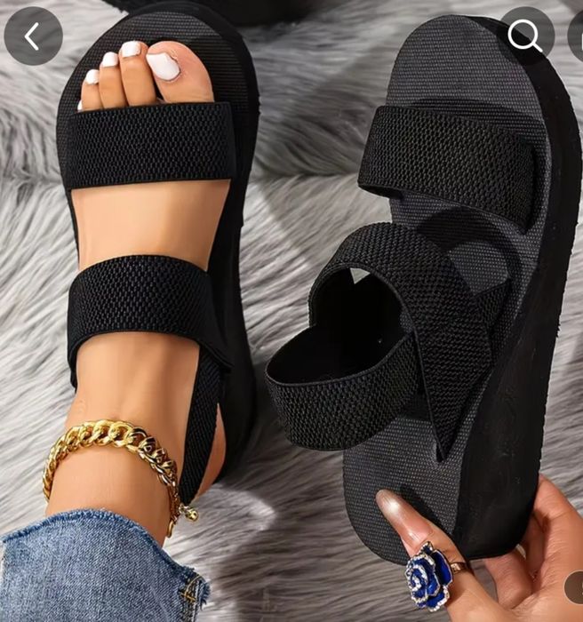 На резинке обувь Новая