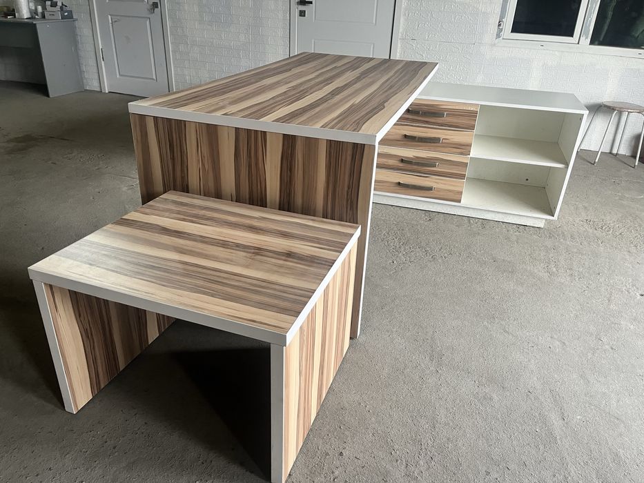 Продам стол офисный