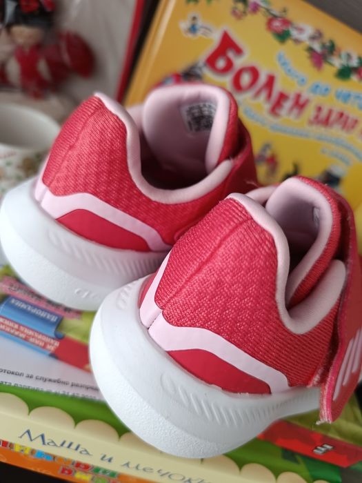 Маратонки Adidas  ном 24