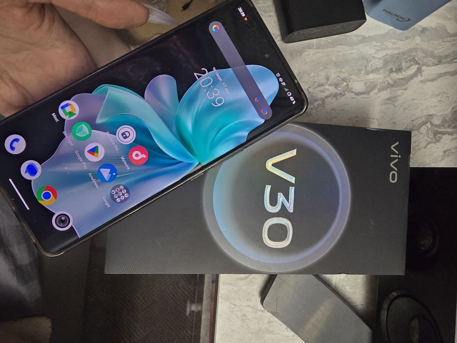 Продам телефон vivo v30