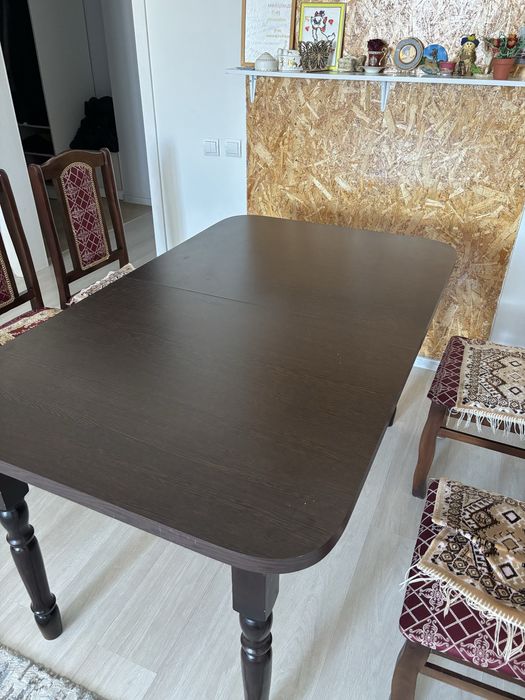 Деревянный стол,в комплекте со стульями