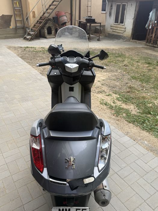 Vand scuter Peugeot 125(se poate conduce cu cat B)