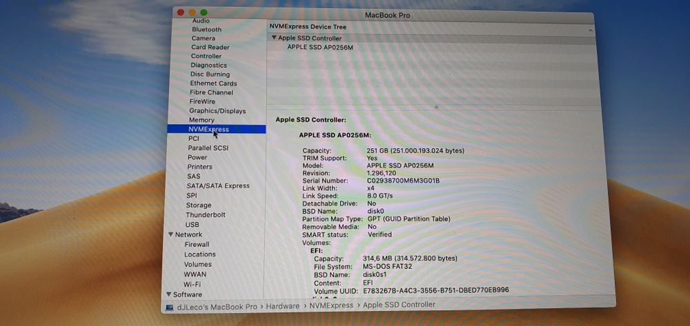 Macbook pro 15 inch 2019 , 77 cicluri incarcare i7 16 gb hard 256