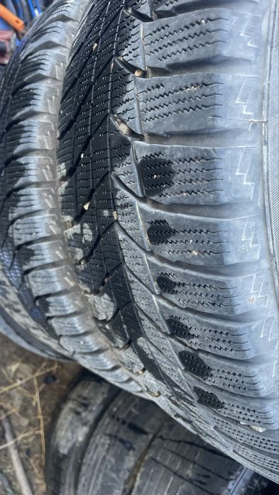 Бмв шины р16 комплект