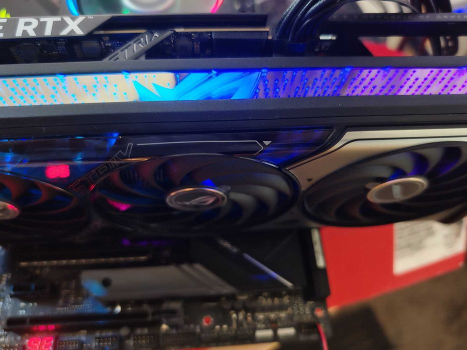 Видео Карта ASUS ROG Strix OC RTX 5070 12GB DLSS , GDDR7