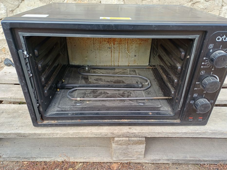 Продам,  не рабочая духовая печь