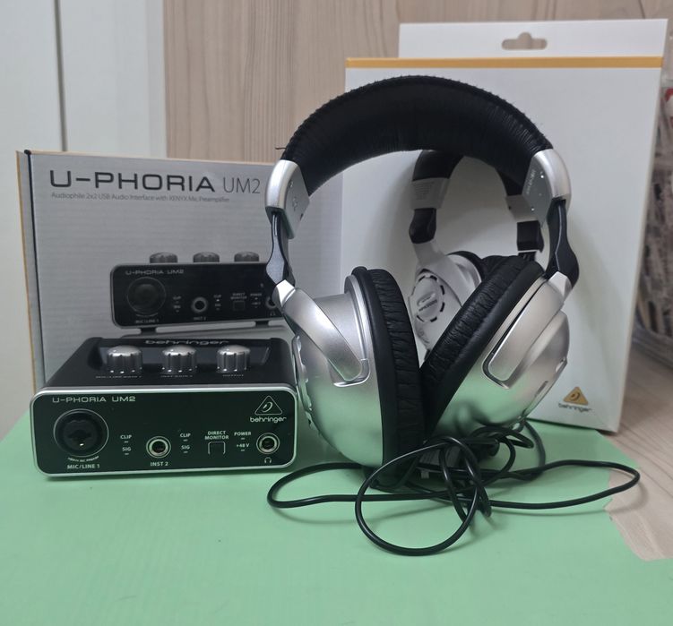 Срочно почти новое:аудиокарта Behringer U-Phoria UM2 и наушники HPS300