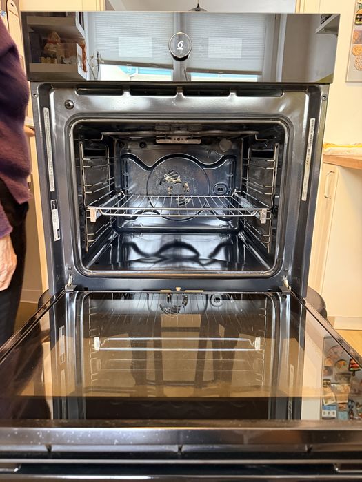 Vand cuptor electric Whirlpool 6th sense