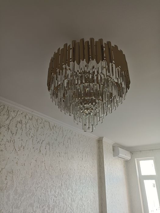 Продается люстра для зала или гостиной