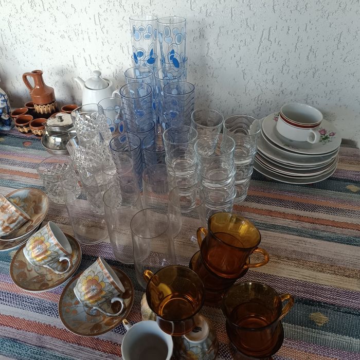 Сервизи чаши чинии керамика кристални чаши, юзчета