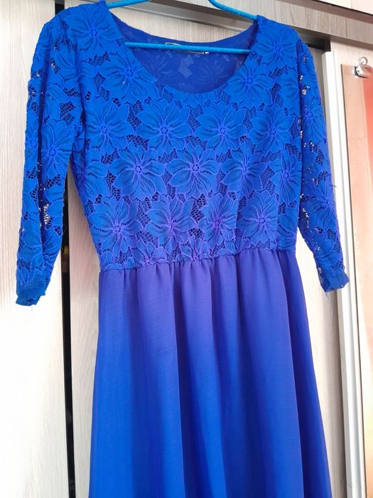 Продам женские платья