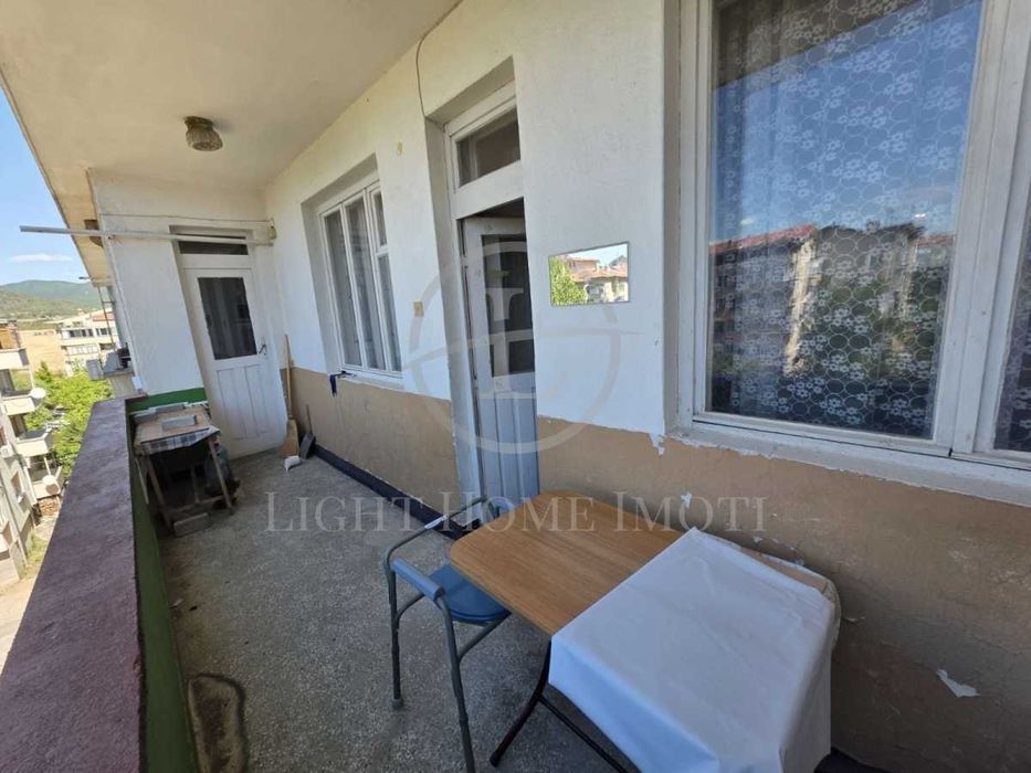 Реф. 2784 Тристаен Обзаведен / Гараж /  Стая / Таванско Помещение