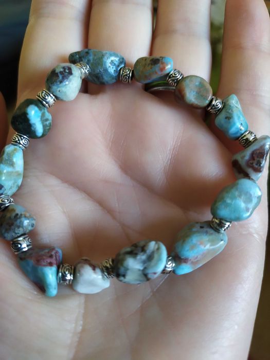 Гривни от естествени камъни