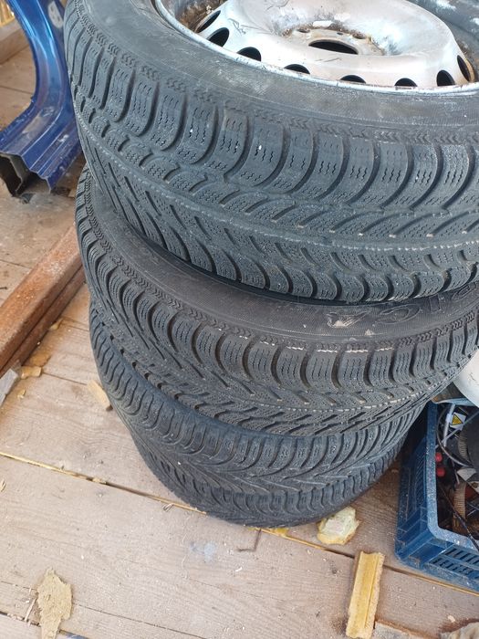 Cauciucuri de iarna  de vanzare 185/65/15 cu genti pt logan