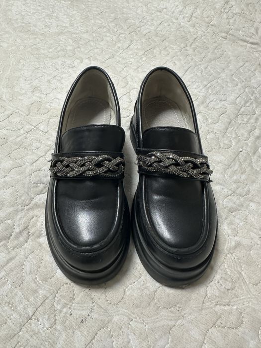 Продам осенние лоферы на девочку