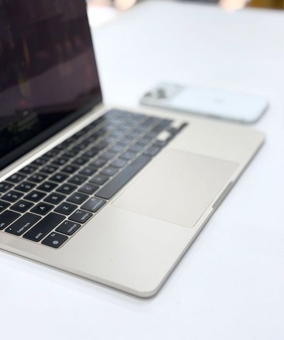 13” MacBook Air 2023 • procesor M2 • ca NOU • 96% Bateria