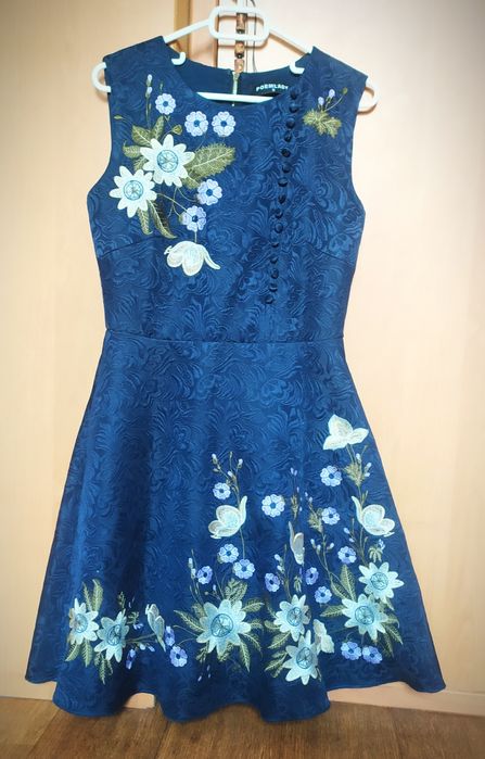 Нарядное платье с вышивкой