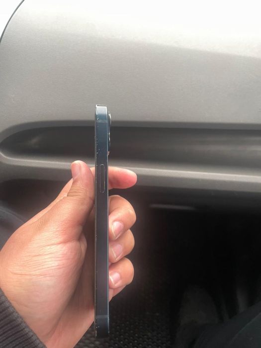 Продам Айфон 13.