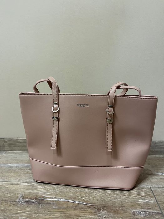 Дамска чанта на OPPOSITE