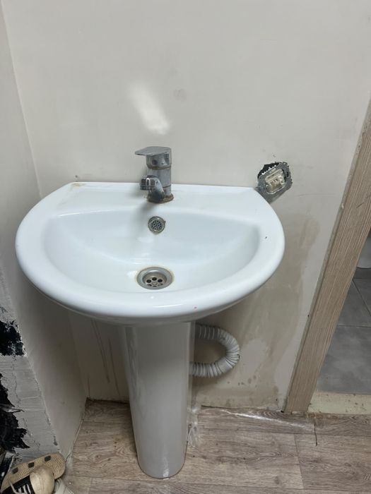 Продам раковину тюльпан бу