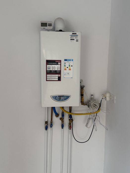 Inchiriez spatiu comercial vis a vis de Suzuki,parcare proprie,12