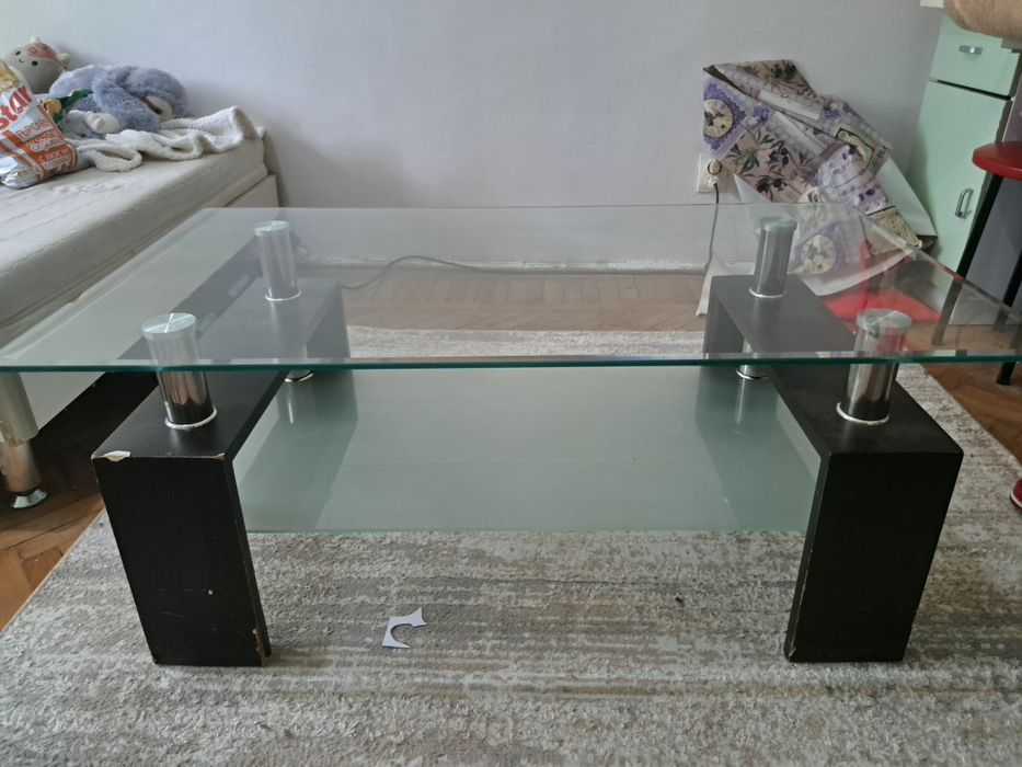 Masa decorativa din sticla