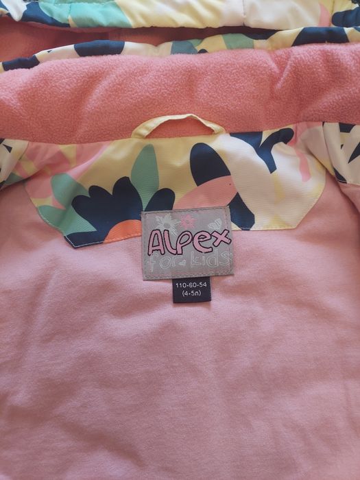 Продам демисезонный костюм для девочки