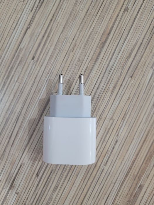 Адаптер от айфона 15 про оригинал