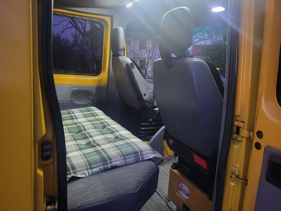 Vand  Mercedes -Sprinter cabina 6 locuri