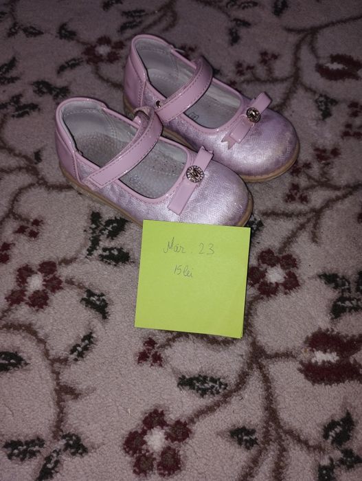 Papuci diferite marimi