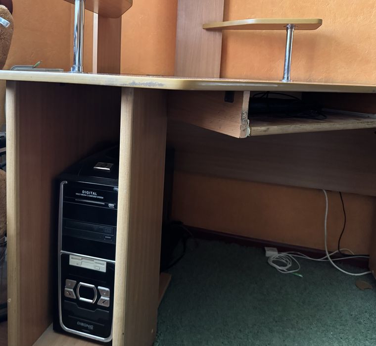 Продам игровой стол угловой