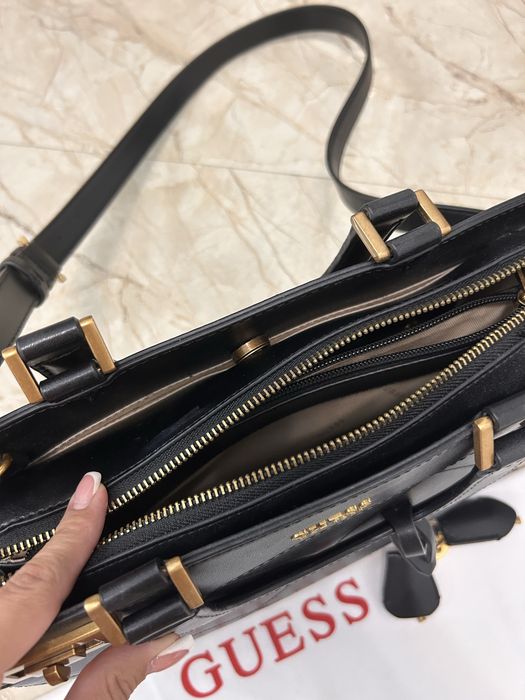 Дамска чанта Guess