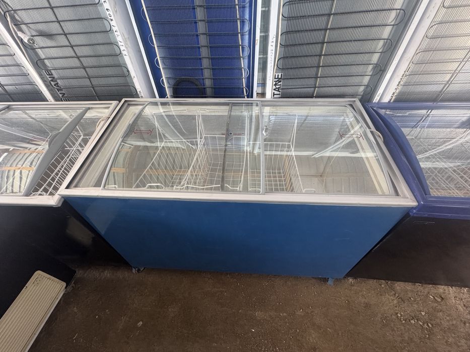 Продам витрины морозильники