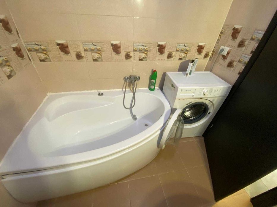 Vand Ap 2 camere la MANSARDA . Sau schimb cu Ap 3 cam. Ofer diferenta.