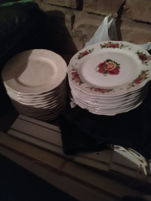 Посуда разная (тарелки,салатницы,ложки,вилки).Цены в объявлении.всеБ/у