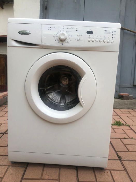 Продам стиральную машину Whirlpool