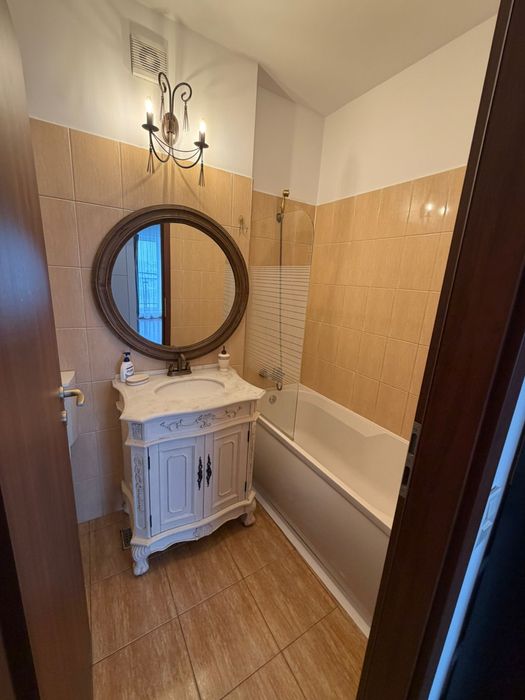 Se închiriază apartament 2 camere mobilat, cu 2 locuri parcare demisol