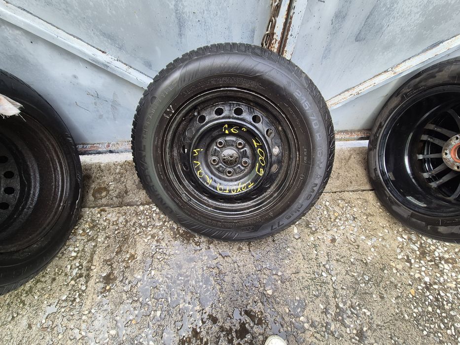 4бр зимни гуми унироял/ 215-70-16/ 2017г/ 6.8-7.2мм  грайфер/