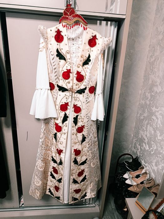 Ansanbil koʻylak tilla qoshi bilan