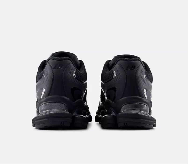 New Balance 2000 All Black Edition