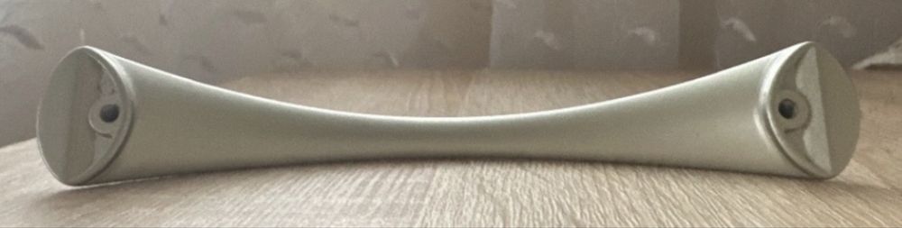 Дръжки за мебели