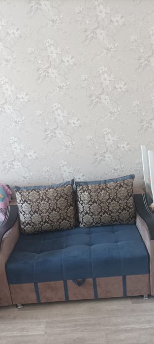 СРОЧНО продам диван двухместный