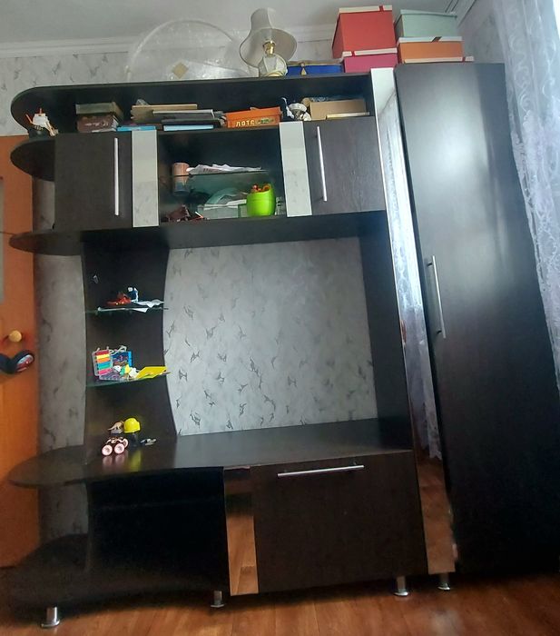 Горка чёрная б/у для гостиной