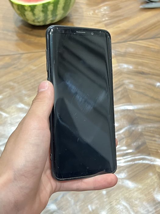 Продам самсунг с9+