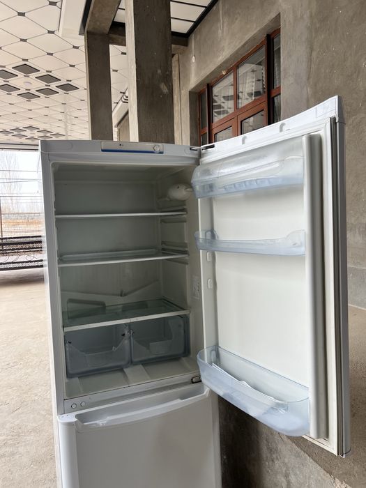 ХОЛОДИЛЬНИК Холодильник Indesit, рабочий, морозилка pasida srochno