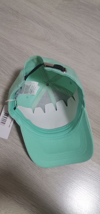 CK, Guess, дамски шапки