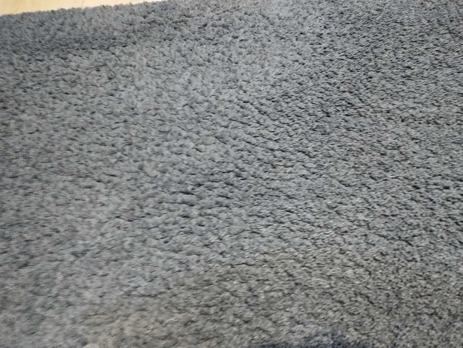 Продавам син килим, дълъг косъм