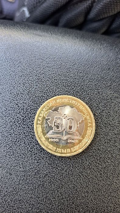 Продаю монету  100 тенге