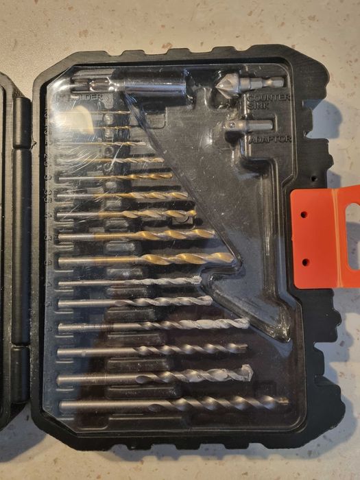 Комплект бормашини Black and Decker 50 части